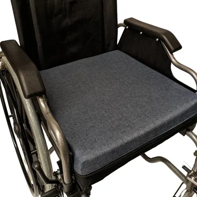 Produktbild von SENIORI Rollstuhlkissen Sitzkissen für Rollstuhl Sitzerhöhungv 42 x 42 x 8 cm Antidekubitus Kissen mit doppelter Schaumstoffschicht (5K. Blau)