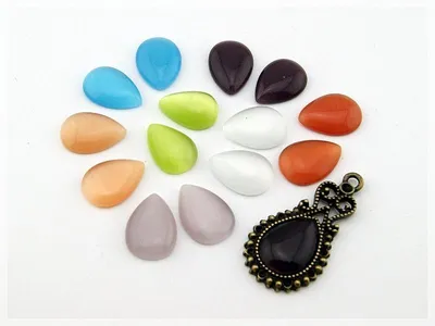 Produktbild von Vintageparts 8 Cabochons Cateyeglas Tropfen bunt 10 x 14 mm