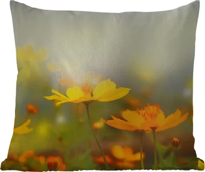 Produktbild von MuchoWow® Outdoor Kissen - Blumen - Landschaft - Gelb - 60x60 cm - Wetterfest - Lounge Kissen - Dekoration - Schlaf Kissen