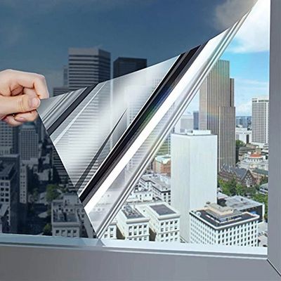 Fenster Sichtschutz Folie Spiegelfolie Einseitig durchsichtig  Reflektierende Fensterfolie Sonnenschutz Wärmeisolierung für Büro und Haus  (Grau-Silber, 90 x 200 cm) : : Küche, Haushalt & Wohnen