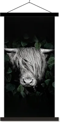 Produktbild von MuchoWow® Textilposter Schottisches Hochlandrind - Blätter - Porträt 60x120 cm mit schwarzem Rahmen - Magnete