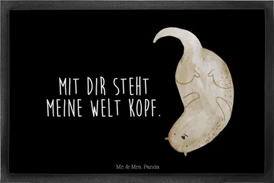 Produktbild von Mr. & Mrs. Panda Schmutzmatte Otter Kopfüber 40 x 60 cm - Schwarz - Geschenk, Niedlich, Seeotter, Fussmatte, fußmatte, Verknallt, Gummi-Fußmatte, Schuhabstreifer, Liebe