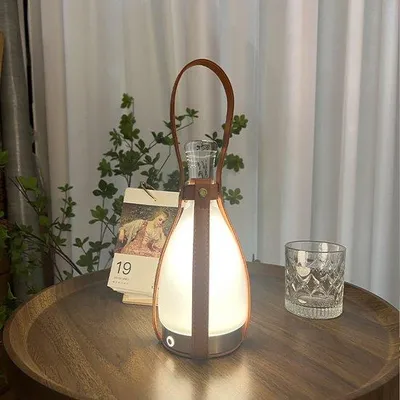 Obrázek produktu pro Jednoduchá stolní lampa do ložnice, na noční stolek, do obývacího pokoje, do kanceláře nebo pro práci z domova