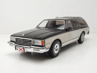 Produktbild von MCG 18478 Chevrolet Caprice Estate Wagon Kombi 1985 silber schwarz 1:18