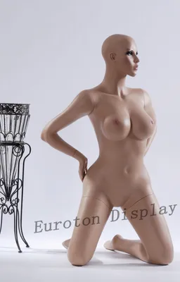 Obrázek produktu pro Sexy-2 figurína ženy. Barva pleti dřepící elegantní elegantní moderní. Velká prsa
