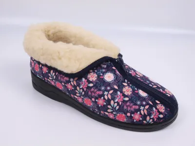 Produktbild von Warme Hausschuhe ADANEX 29847 dunkelblau mit Blumen, isoliert mit Schafwolle