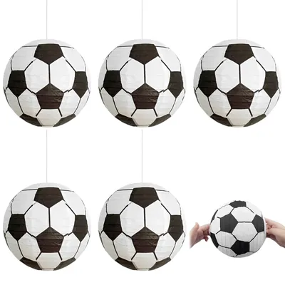 Productafbeelding van Set van 5 voetbal lampions 20 cm - Hängdecoratie voor kinderfeestjes en sportevenementen