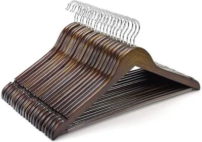 Produktbild von Famanu Holzkleiderbügel ergonomisches Design - 44,5 x 23 x 1,2 cm