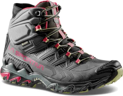 Damen Wanderschuh "Ultra Raptor II Mid Leather Woman GTX" von La Sportiva in Schwarz mit pinken Akzenten.