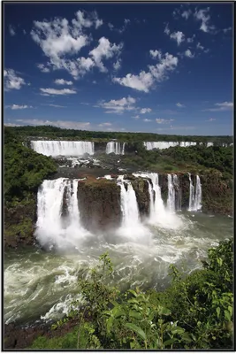 Produktbild von Wallario Wandbild Iguazu-Wasserfälle, Größe: 61 x 91,50 cm, Poster mit schwarzem Aluminiumrahmen