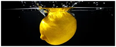 Produktbild von Wallario Wandbild aus Acryl, 200 x 80 cm, freischwebende Optik - Zitrone im Wasser - Frisches Obst für die Küche