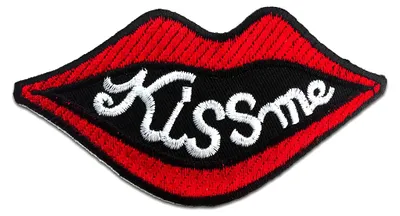 Produktbild von Kiss Me - Aufnäher, Bügelbild, Aufbügler, Applikationen, Patches, Flicken, Zum Aufbügeln, Größe: 10 x 4,7 cm