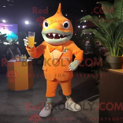 Produktbild von Maskottchen REDBROKOLY eines orangefarbenen Hais mit Cocktailkleid und Brille