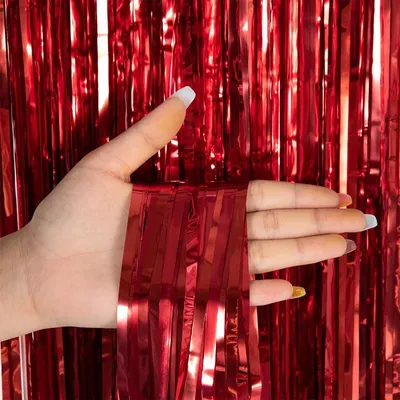 Image de Rideau de franges métallisées - Décoration pour événement - Hauteur : 2 mètres - Largeur : 1 mètre - Rouge - Fond photo pour décoration de fête