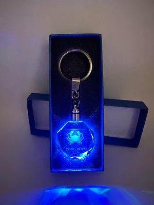 Produktbild von Krebs Sternzeichen Schlüsselanhänger LED Multicolor mit Geschenkbox