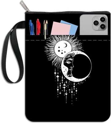 Produktbild von Sternenbezogene Buchhülle mit Mondmotiv - waschbar - Klettverschluss und Manschetten - Ideal für Liebhaber von Literatur - perfektes Geschenk für Freunde und Klassenkameraden