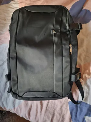 Produktbild von Kraftika Großer Schwarzer Schulrucksack mit 3 Außentaschen