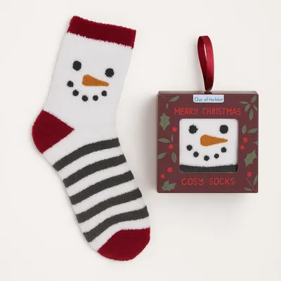 Produktbild von Kuschelsocken X-MAS Schneemann – Weihnachtssocken Einheitsgröße 36–42, 98% Polyester, 2% Elasthan, Geschenkverpackung mit Schleifenband