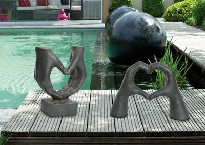 Produktbild von Gilde Polymagnesia Skulptur  " Herz "  auf Sockel 99358