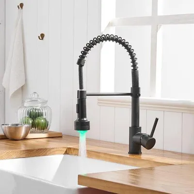 Produktbild von TIMACO LED-Küchenarmatur mit spiraligem Ventil, 360-Grad drehbarer Armatur mit abnehmbarem Spülbecken, Wasserhahn für Dusche, ausziehbar, Hochdruck