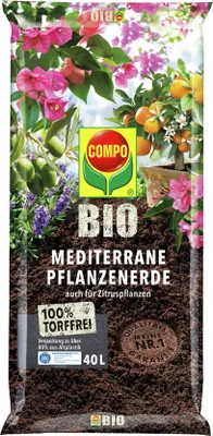 A bag of COMPO Mediterrane Pflanzenerde (Mediterranean potting soil) with images of plants.