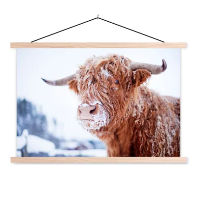 Produktbild von MuchoWow® Textilposter Schottischer Highlander - Schnee - Braun 120x80 cm mit holzfarbenen Rahmen - Aufhängeset