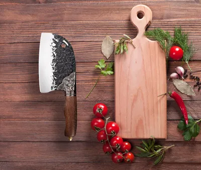 Produktbild von Das kleine Hackmesser mit aufwendiger Verzierung. Handgeschmiedetes Fleisch- und Metzgermesser