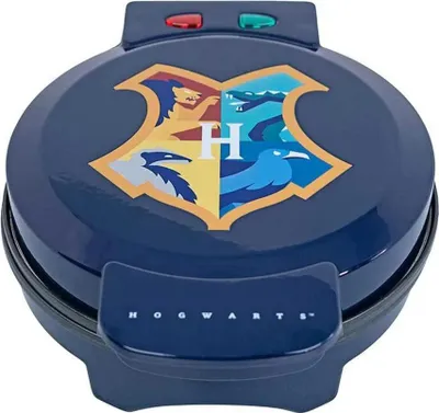 Zdjęcie produktu dla Uncanny Brands - Waffle Maker Harry Potter Hogwarts Premium Akcesorium Kuchenne