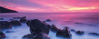 Produktbild von Wallario selbstklebendes Poster - Felsen im Meer bei Sonnenuntergang, Größe: 50 x 125 cm