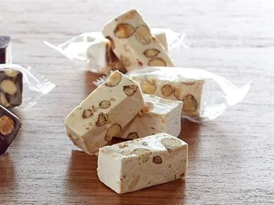 Produktbild von Nougat nach Montelimar Art weiß, einzeln verpackt 1 kg, lose