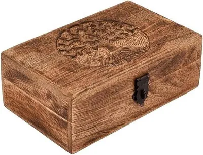 Immagine prodotto di Portagioie in legno con incisione di un albero per orologi, anelli e orecchini, realizzato a mano