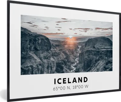 Produktbild von MuchoWow® Gerahmtes Poster Island - Fluss - Berge 30x20 cm - Poster mit Schwarzem Bilderrahmen Wandposter Rahmen Foto Bilder - Kunstdruck - Bild-Poster