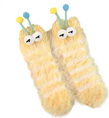 Produktbild von Lustige, flauschige Socken – niedliche Cartoon-Socken zum Drinnentragen, Schlafen, Urlaub, Geburtstag – Geschenkidee