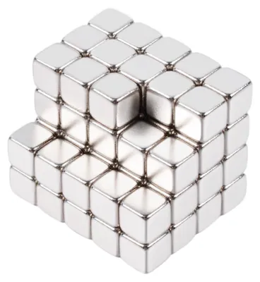 Image de 68 petits aimants en néodyme de 5 x 5 x 5 mm. Particulièrement puissants, ils conviennent pour les tableaux magnétiques, les aimants de réfrigérateur, les aimants pour tableaux blancs, les projets de bricolage et comme mini-aimants.