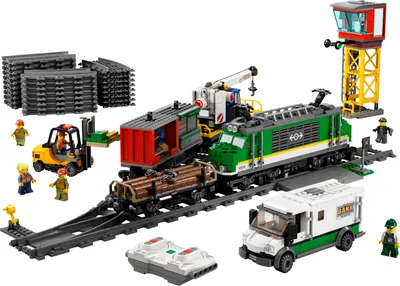 Produktbild von LEGO City Trains Güterzug - Zug Spielzeug, Gabelstapler, 32 Gleisstücke, Signalleuchten & 6 Minifiguren – Lokomotive Spielset für Kinder - Kreatives Geschenk für Jungen & Mädchen ab 6 Jahren - 60198