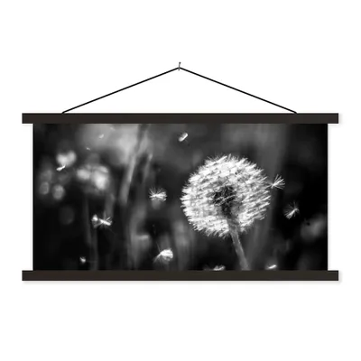 Produktbild von MuchoWow® Textilposter Löwenzahn - Schwarz - Weiß - Pflanze 60x30 cm mit schwarzem Rahmen - Textilien