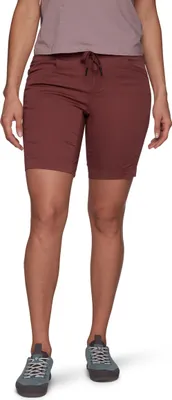 Damen-Shorts "W Credo Shorts" von Black Diamond in rotbrauner Farbe; mit elastischem Bund und seitlichen Taschen.