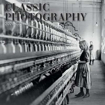 Image de Calendrier mural 2026 de Gifted Stationery Co, avec des photographies classiques, dimensions 30,5 x 30,5 cm, calendrier de 16 mois avec reliure cousue