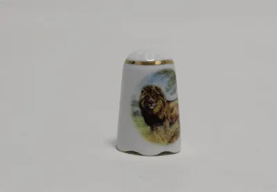 Produktbild von Porzellan Fingerhut Löwe Afrika von Reutter mit Golddekor