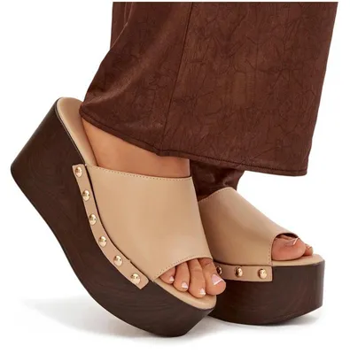 Produktbild von Damenturnschuhe auf Keilabsatz mit Nägeln Beige Mareline 41
