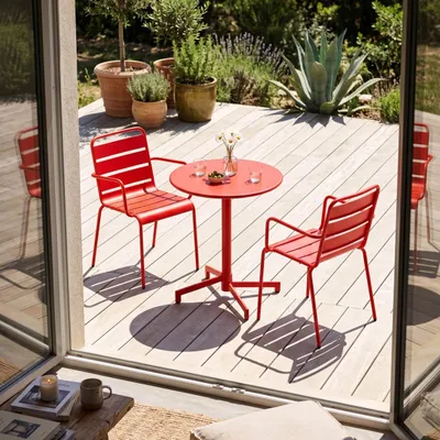 Produktbild von Gartentisch und 2 Sessel Set aus rotem Metall - Oviala Palavas