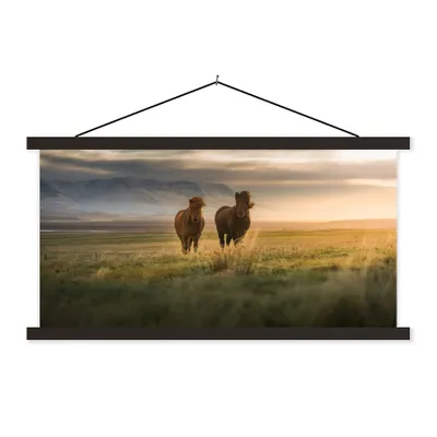 Produktbild von MuchoWow® Textilposter Pferde - Luft - Gras 90x45 cm mit schwarzem Rahmen - Klemmleisten