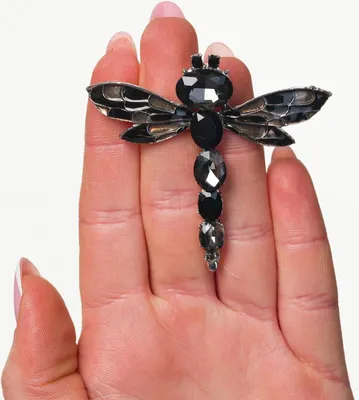 Immagine prodotto di Elegante spilla a forma di libellula con cristalli neri, lega per gioielli, 6x5,5 cm