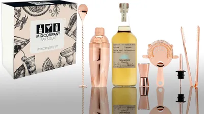 Produktbild von George Clooney Geschenkset Casamigos Tequila Reposado 0,7L (40% Vol) mit 6 teiligem Barset George Clooney Casamigos Tequila Gold- [Enthält Sulfite]