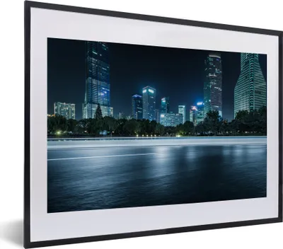 Produktbild von MuchoWow® MuchoWow® Gerahmtes Poster Beleuchtete Wolkenkratzer bei Nacht in Shanghai 40x30 cm - Poster mit zchwarzem Bilderrahmen - Bilderrahmen - Poster im Rahmen