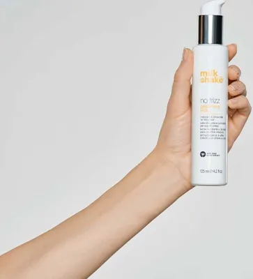 Immagine prodotto di Milk_Shake No Frizz Glistening Milk Latte lisciante per capelli grossi e indisciplinati 125 ml
