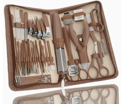 Zdjęcie produktu dla Zestaw do manicure/pedicure Nagel Set 42-częściowy w etui, ze stali nierdzewnej – zawiera: nożyczki do paznokci, obcinacz do paznokci, pęsetę, szklaną pilniczkę do paznokci i wiele innych