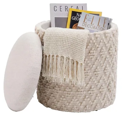 Sitz- & Fußhocker Boho mit Stauraum aus Wolle in Creme, geöffnet mit Deckel und gefülltem Innenraum, Gesamtansicht.