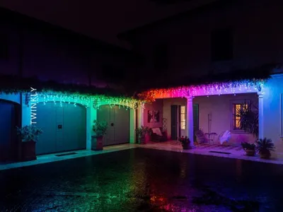 Produktbild von Twinkly Icicle Lichtervorhang 190 LED warmweiß und multicolor 5m transparent außen