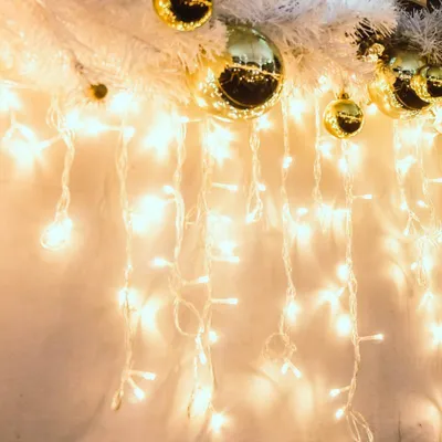 Immagine prodotto di Illuminazione natalizia a LED ACA «Stalattiti», 144 LED, 24 fili, bianco caldo, alimentatore incluso, espandibile fino a 4 set, grado di protezione IP44, 300 x 60 cm, cavo di alimentazione trasparente da 3 m, X08144121
